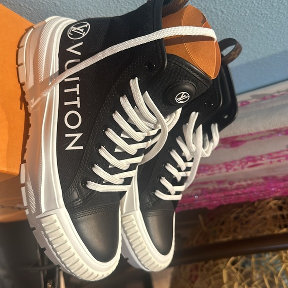 Louis Vuitton black high top sneakers 👟 - Picture 2 of 5